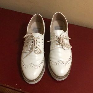 Matt and nat white shoes size 8